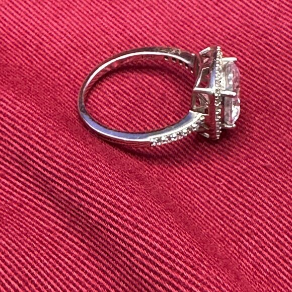 Sparkling Faceted Clear Crystal Square Halo Silver-Tone Ring Size 8. - Picture 11 of 16